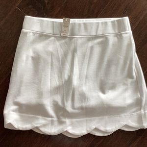NWT Talbots white scalloped hem Skort, size Small Petite